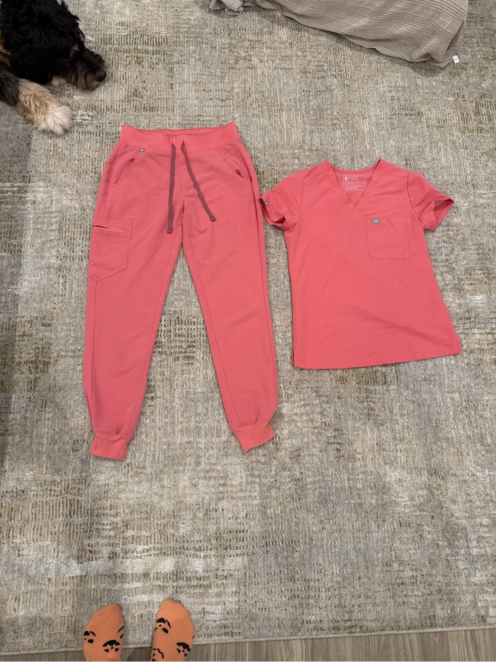 FIGS XS scrub Zamora jogger pants and XXS one pocket top like new